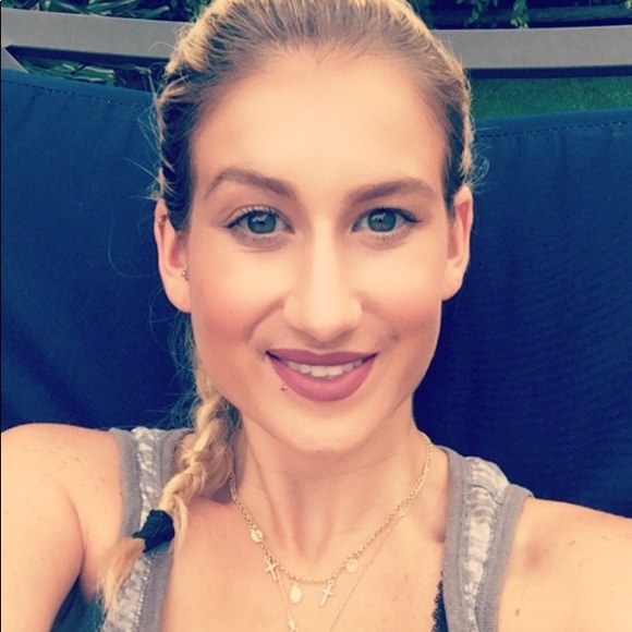 Meet your Posher, Maura - Picture 4 of 5